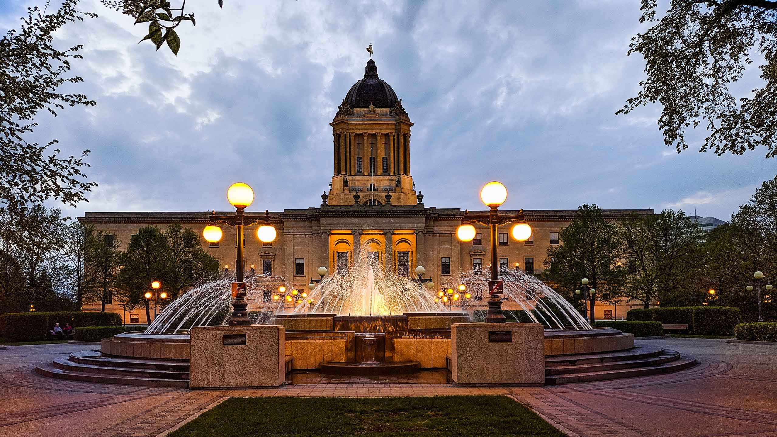 Photo of the Manitoba Legislative Building in Winnipeg